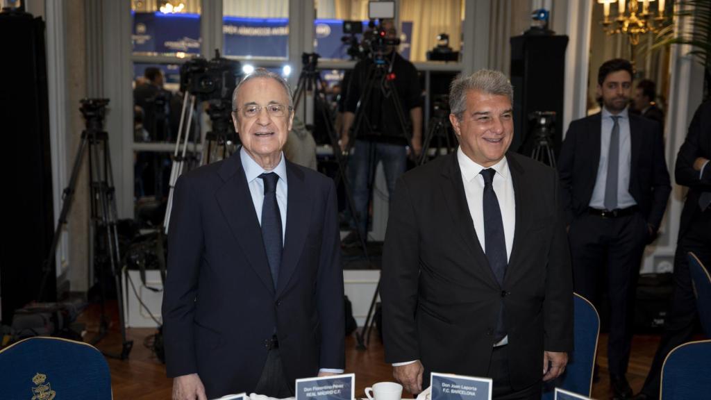Florentino Pérez, presidente del Real Madrid, y Joan Laporta, presidente del FC Barcelona, en el Acto Fórum Europa sobre la Superliga europea de fútbol