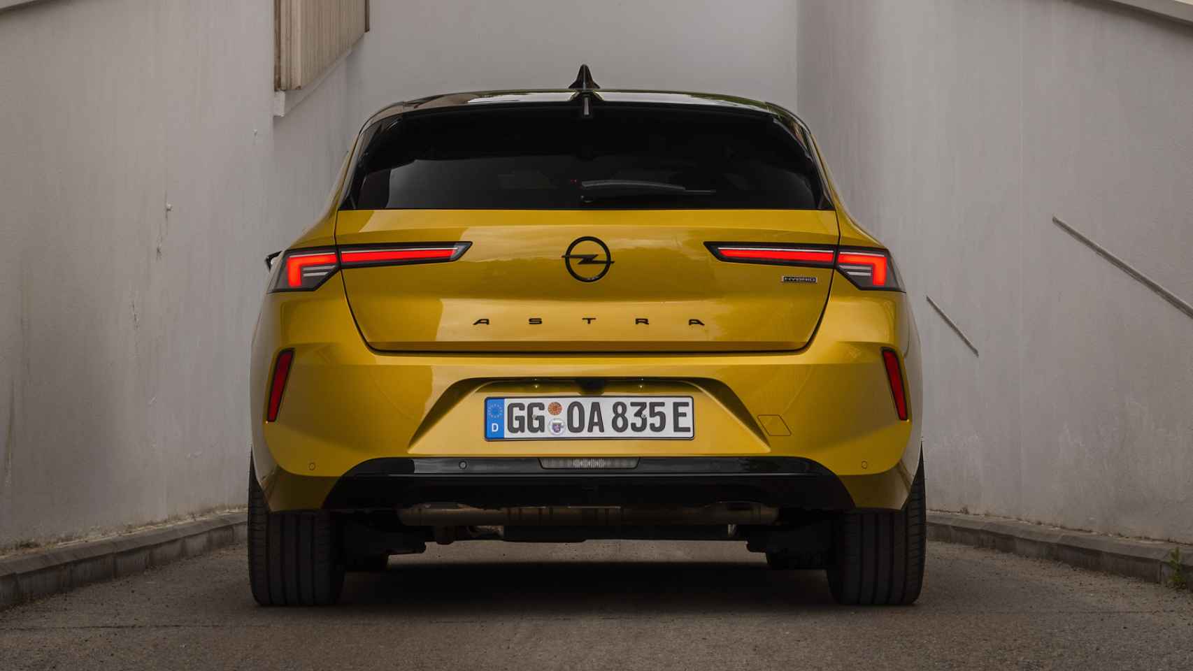 El Opel Astra híbrido enchufable tiene una capacidad de maletero de 352 litros.