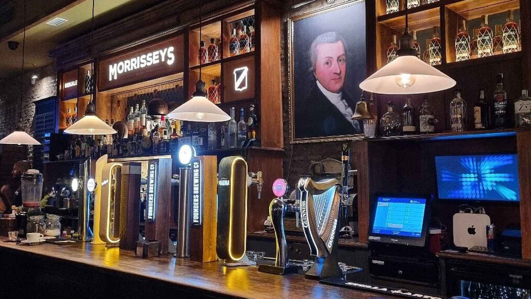 Barra del Morrissey's Pub.