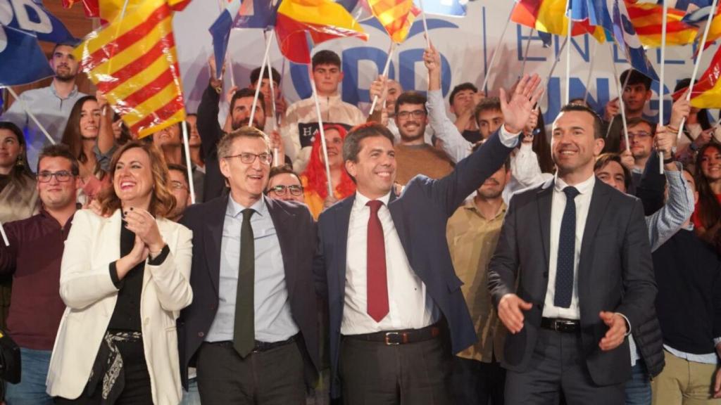 Los 'populares' en el acto  en defensa de un gran país  en la Feria de Valencia.