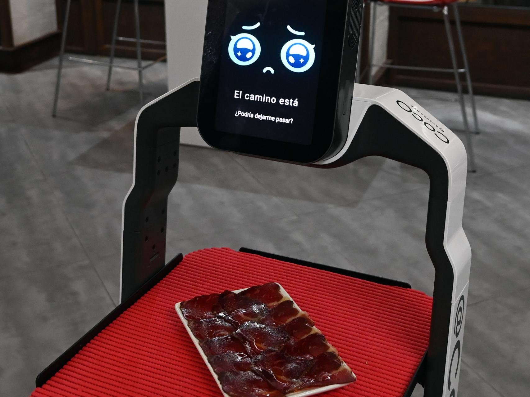 Coquito, el primer camarero robot de Castilla y León, del restaurante Coco Atapuerca