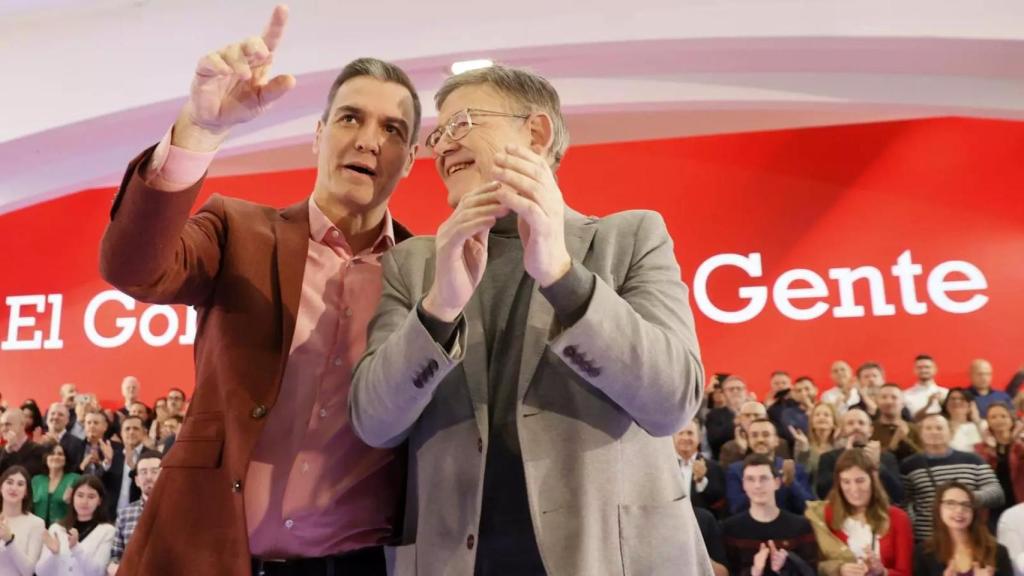 Pedro Sánchez y Ximo Puig, durante el mitin de este sábado en Valencia. Efe / Juan Carlos Cárdenas