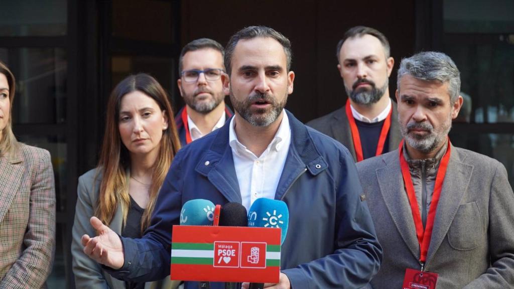 Daniel Pérez, secretario general del PSOE de Málaga, en rueda de prensa.