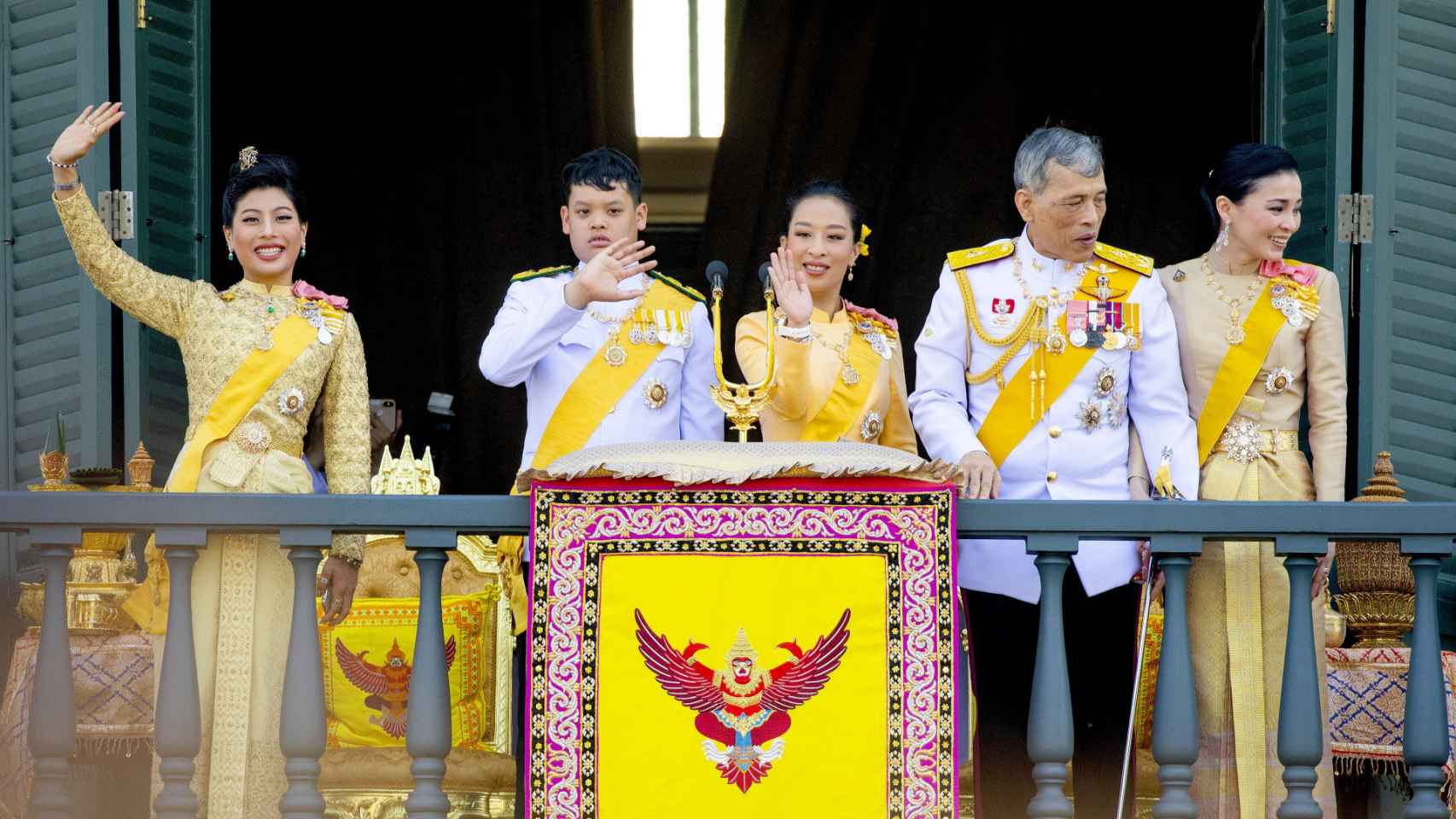 El rey de Tailandia, con su esposa, la princesa en un acto oficial en 2019.