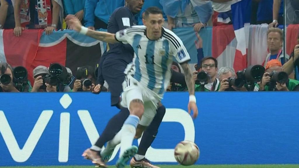 Penalti a Di María en la final del Mundial