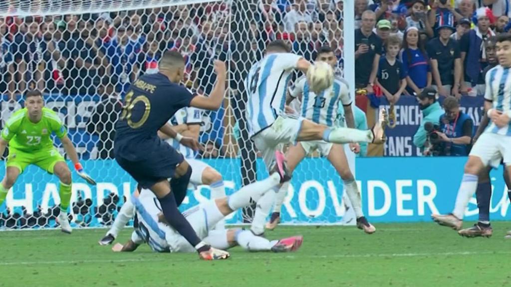 Penalti por mano de Argentina