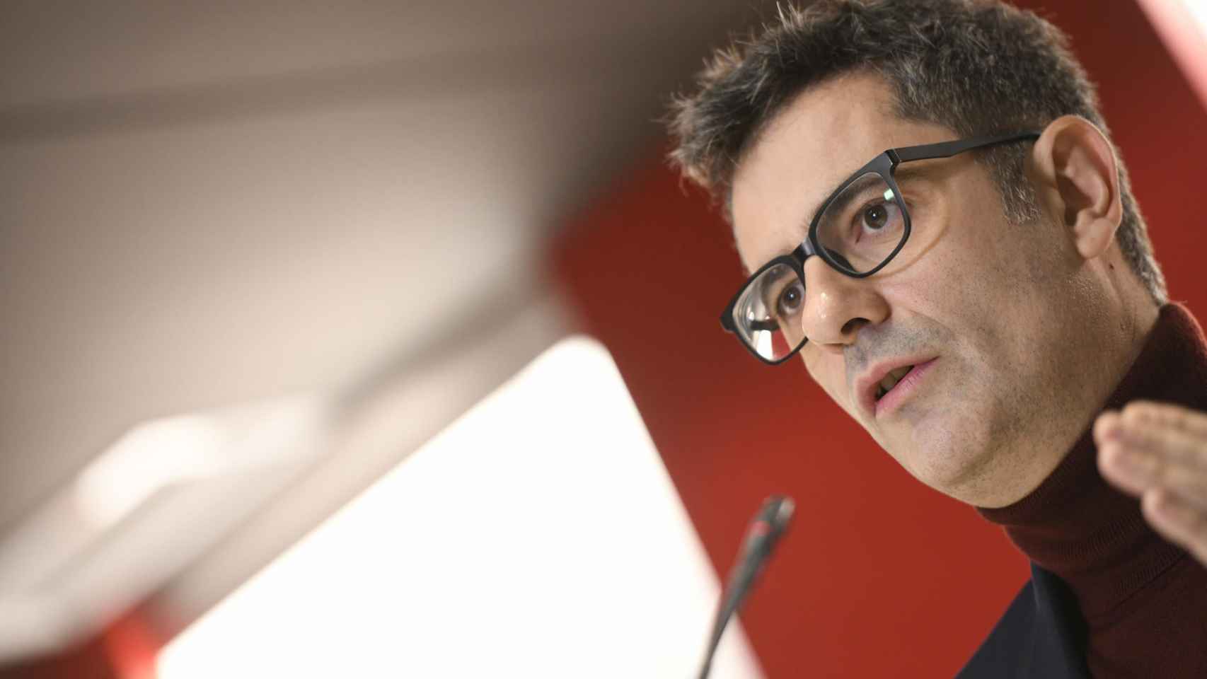 Félix Bolaños durante una rueda de prensa en la sede del PSOE