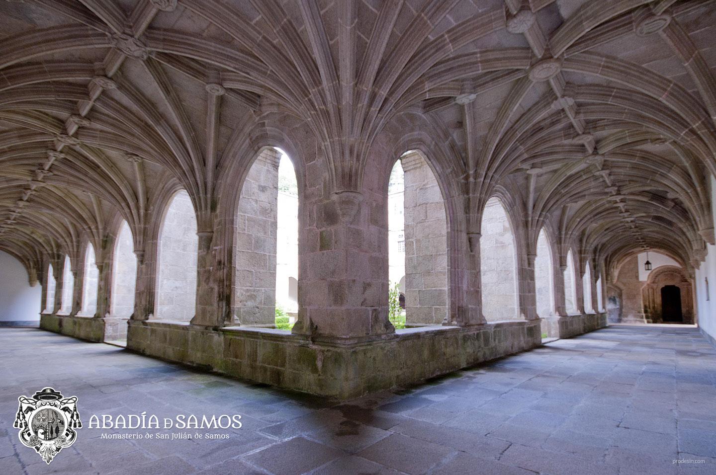 El claustro gótico o de las Nereidas, en el Monasterio de Samos (Foto: Abadía de Samos)