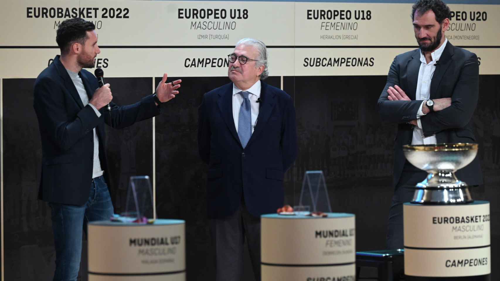 Rudy Fernández, junto a José Bogas y Jorge Garbajosa.