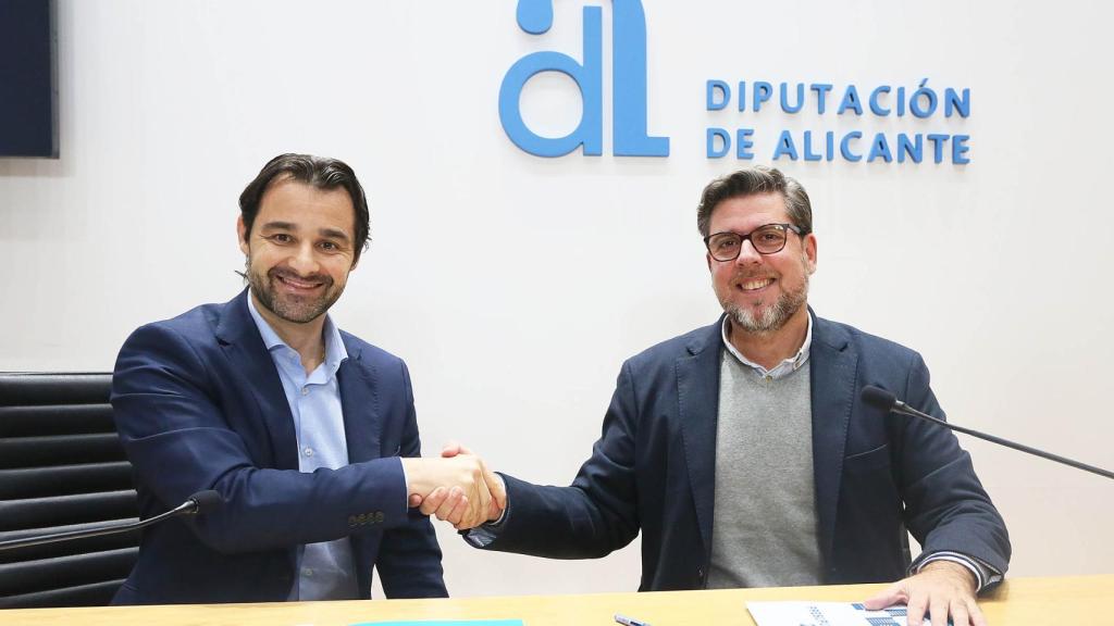 Eduardo Dolón (PP) y Javier Gutiérrez (Cs), en lampresentación de los presupuestos.