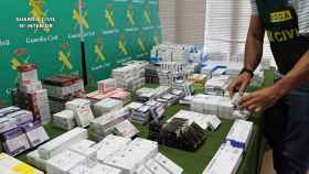 La operación internacional ha retirado 10,5 millones de medicamentos, en la imagen los captados por la Guardia Civil.