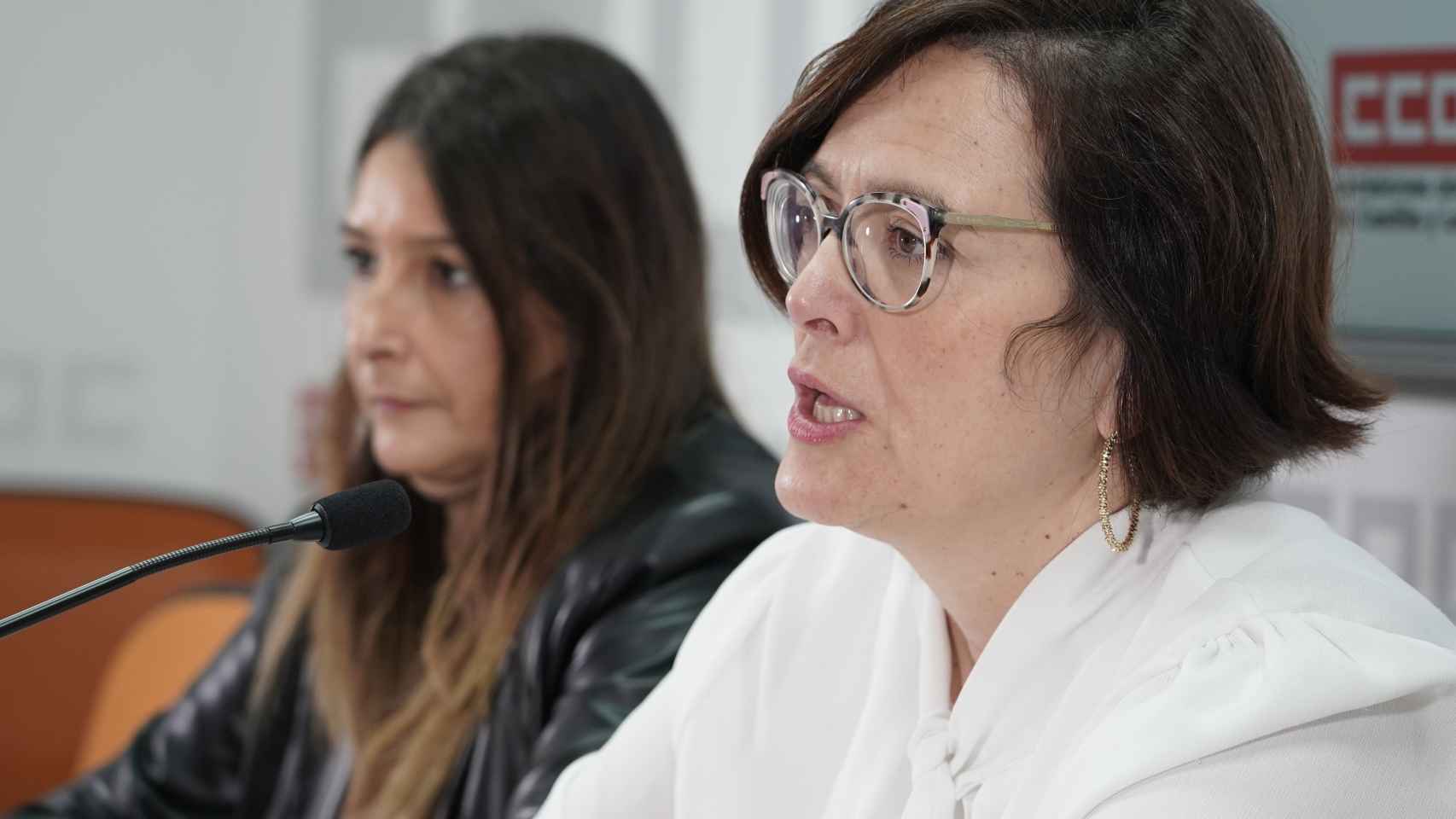 Carolina Vidal y Yolanda Martín durante la rueda de prensa de este lunes en la sede de CCOO en Valladolid.