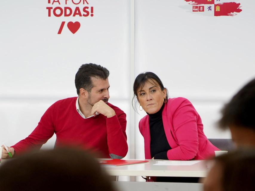 El dirigente socialista, Luis Tudanca, y la secretaria de organización, Ana Sánchez, en la reunión de la Comisión Ejecutiva Autonómica del PSCyL, este lunes.