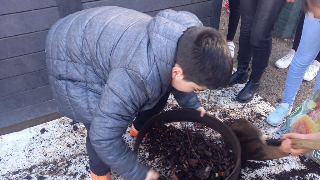 Tamizado de compost en Herrera de Pisuerga