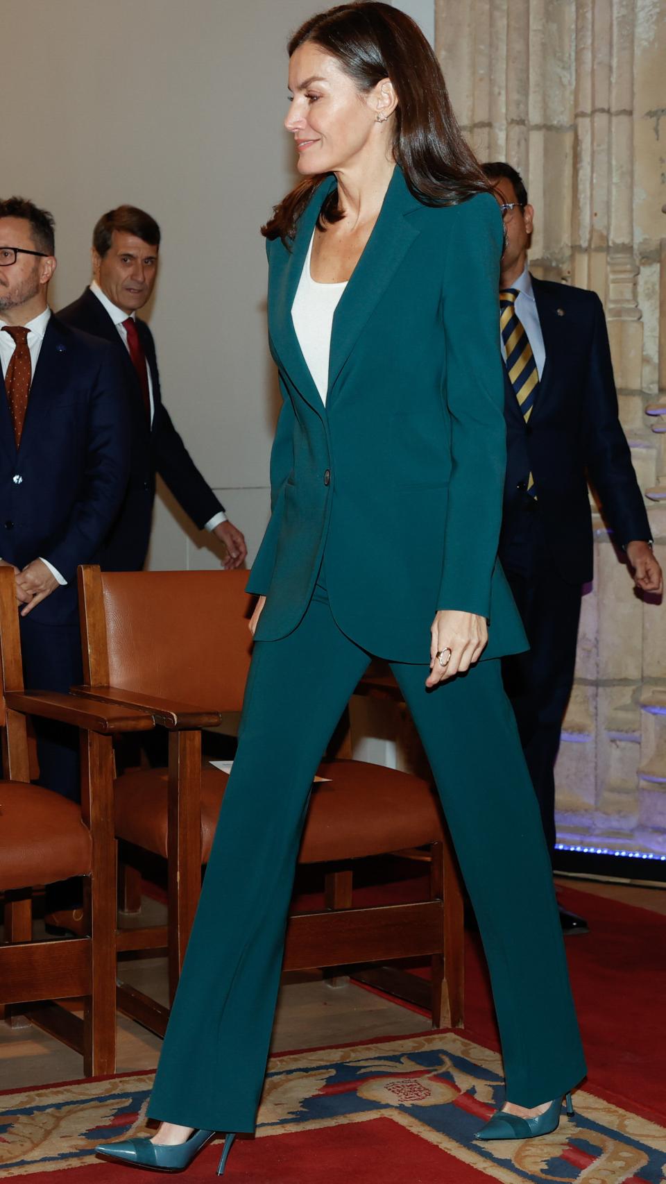 Letizia ha  recuperado su traje verde de Carolina Herrera.