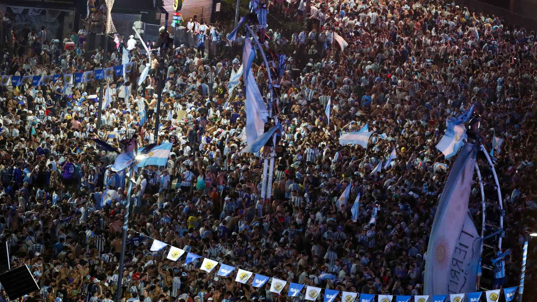 Celebraciones en el Obelisco de Buenos Aires tras el Mundial ganado por Argentina