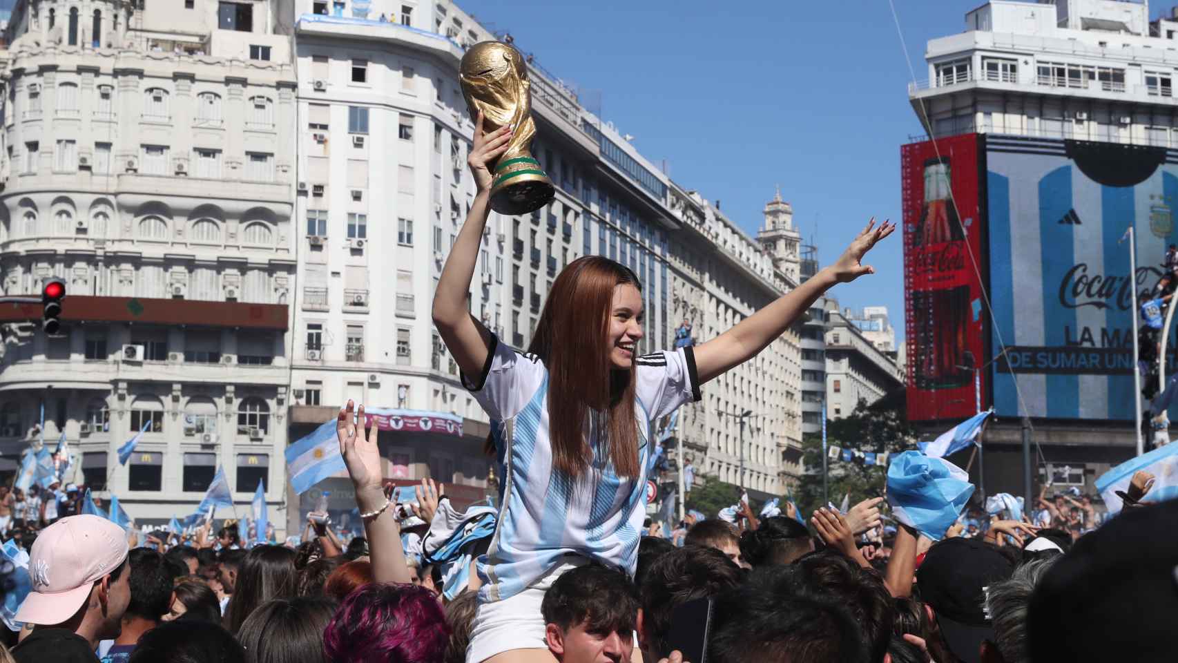 Aficionados de Argentina celebran el Mundial en el Obelisco de Buenos Aires