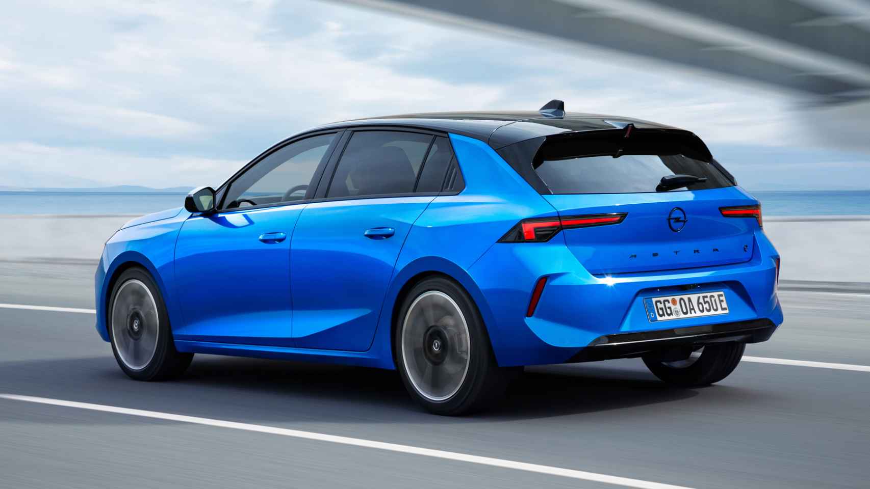 El Opel Astra eléctrico ofrece más de 410 kilómetros de autonomía.