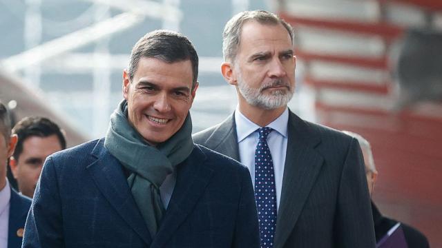 Pedro Sánchez por delante del rey en la inauguración del AVE de Murcia.