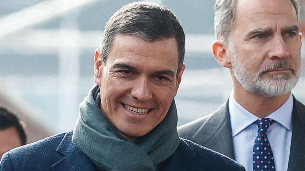 Pedro Sánchez por delante del rey en la inauguración del AVE de Murcia.