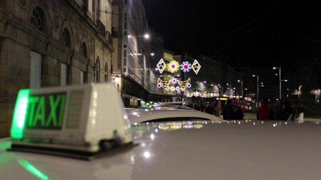 Los mayores de A Coruña volverán a ver el alumbrado navideño gracias a Radio Taxi