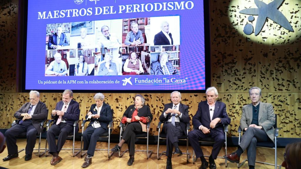 Luis Ángel de la Viuda, Juan Luis Cebrián, Pura Ramos, Carmen Sarmiento, Fernando Ónega, Luis del Olmo e Iñaki Gabilondo en la presentación de 'Maestros del periodismo', celebrada en CaixaForum Madrid. Fotos: Miguel Berrocal / APM