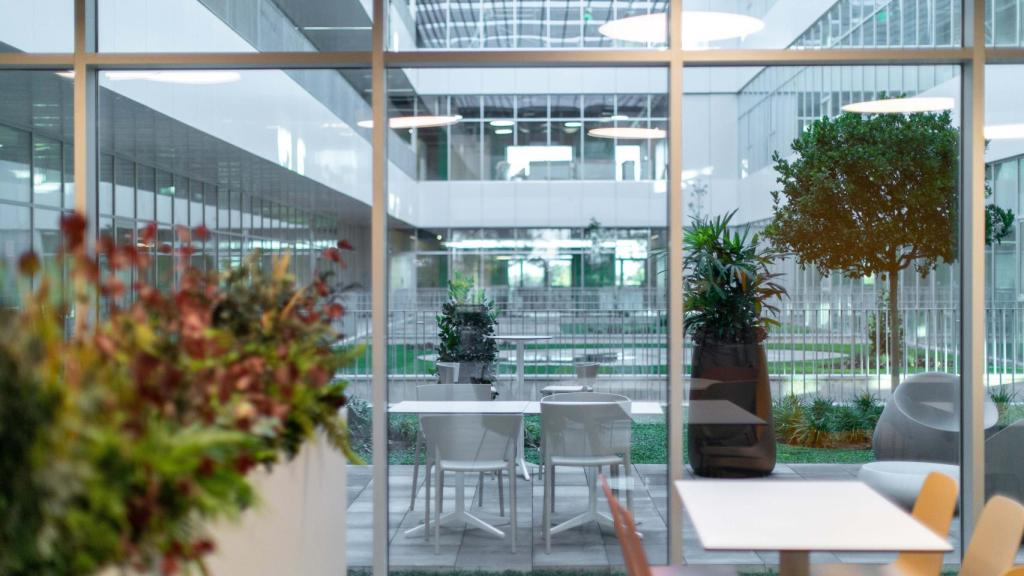 Interior de las nuevas oficinas de Mercadona, ubicadas en Albalat dels Sorells (Valencia). EE