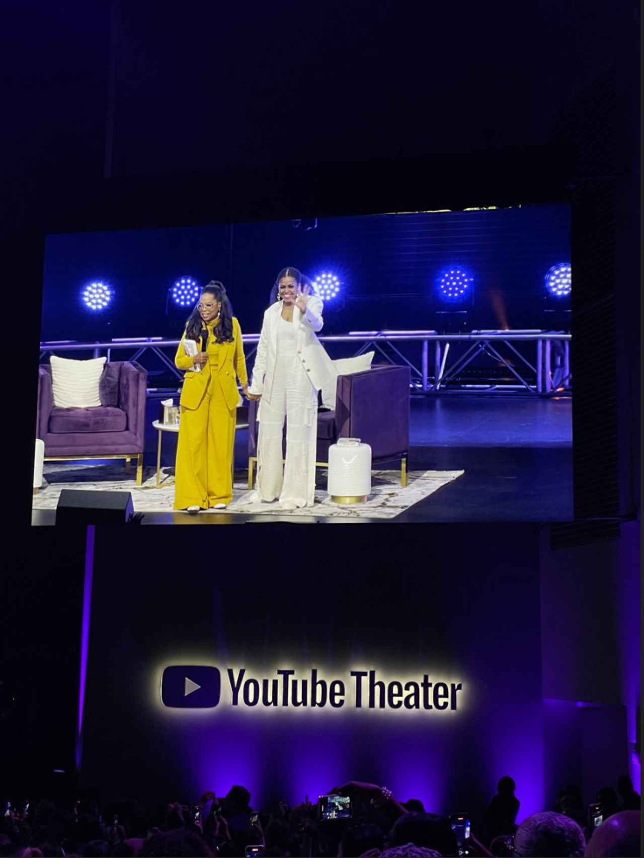 Oprah y Michelle Obama en el evento del YouTube Theater.