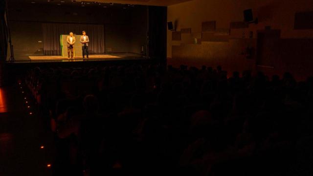 Jóvenes de Culleredo en el teatro.