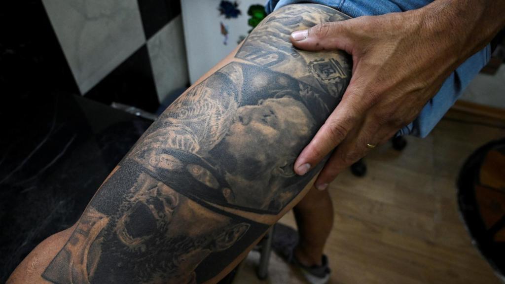 Tatuaje de Messi besando la Copa.