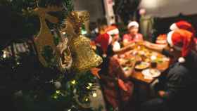 Imagen de archivo de una mesa  familiar el día de Navidad.