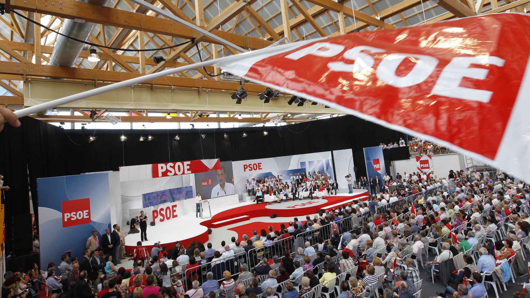 Imagen panorámica de un mitin del PSOE celebrado en Elche durante los años investigados.