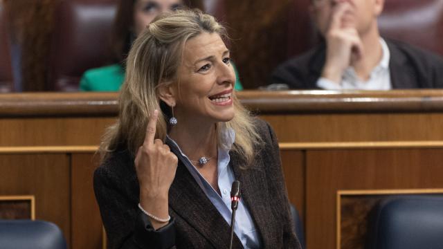 La vicepresidenta segunda y ministra de Trabajo y Economía Social, Yolanda Díaz, durante una sesión plenaria, en el Congreso de los Diputados, a 21 de diciembre de 2022, en Madrid (España).