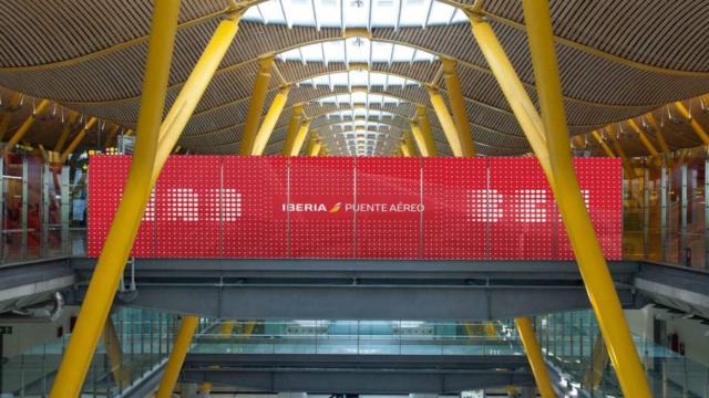 Imagen del logo de Iberia en el Puente Aéreo entre Madrid y Barcelona.