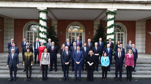 Foto de familia de la reunión mantenida en diciembre de 2022 entre el presidente del Gobierno, Pedro Sánchez, y los representantes de la industria farmacéutica.