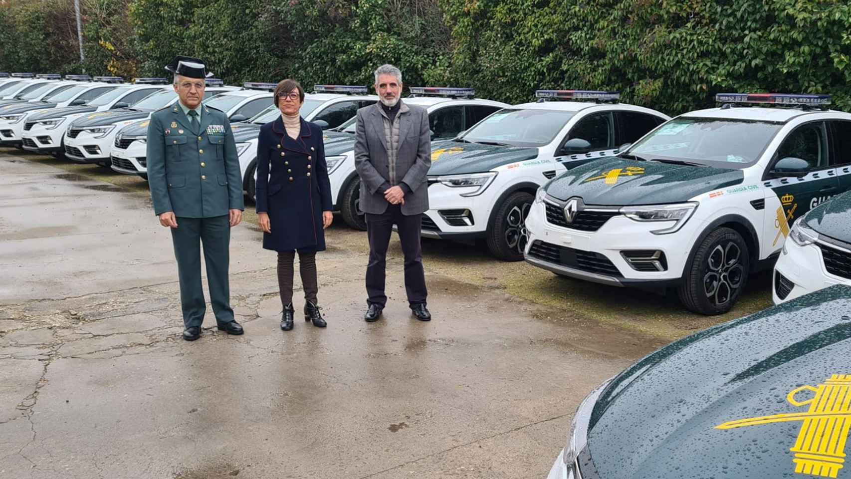 Momento de la entrega de los nuevos coches a la Guardia Civil.