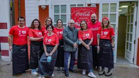 Coca-Cola y Cocina Económica reparten 1.400 menús a familias vulnerables de A Coruña