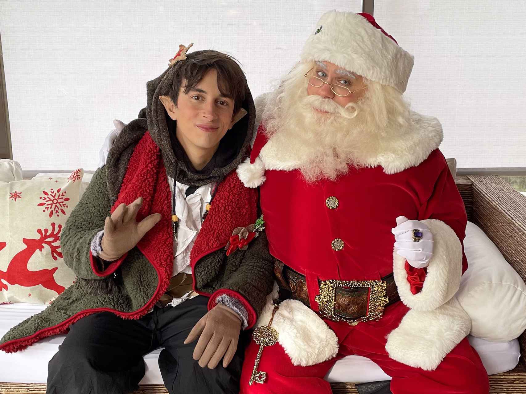 El elfo Arturo con Papá Noel