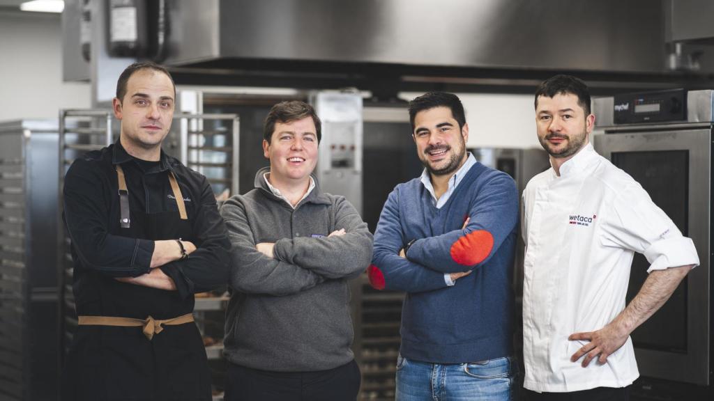 El equipo en las cocinas de Wetaca.