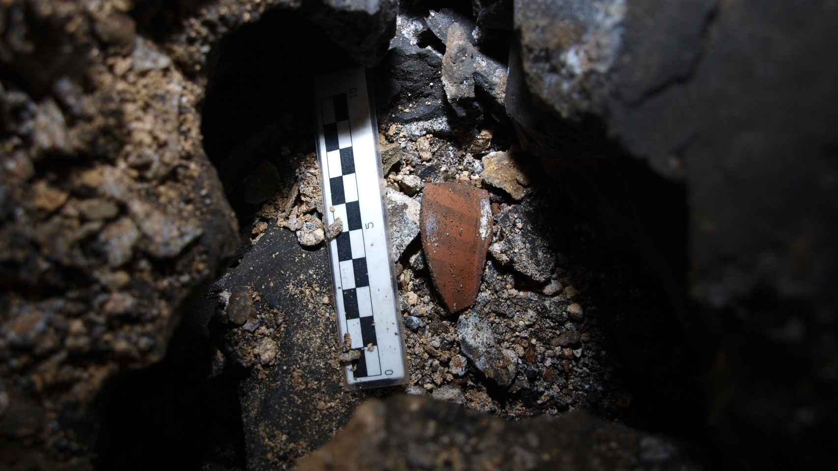 Uno de los fragmentos de cerámica documentados en el sitio.