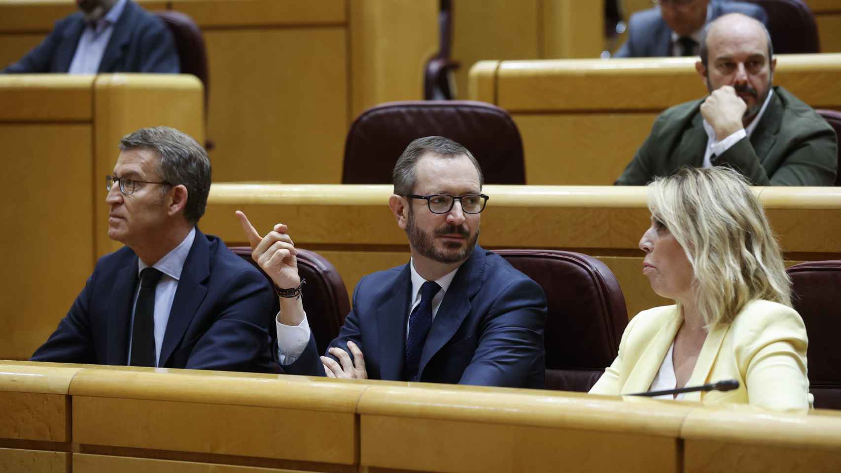 Alberto Núnez Feijóo, Javier Maroto y Amelia Salanueva, en el Senado.