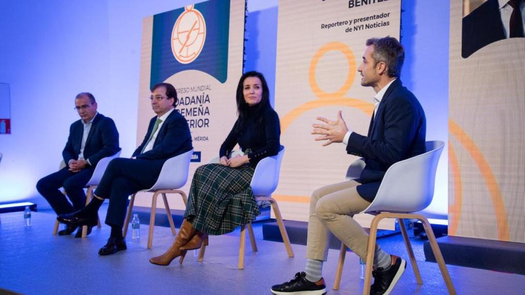 Gallardo, Fernández Vara, Sánchez de Lara y Benítez durante el coloquio