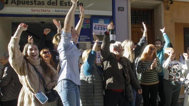 Miembros de la peña Apart de la compañía Mercaders de las fiestas de los Moros y Cristianos de La Vila.