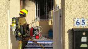 La vivienda en la que ha ocurrido el incendio de esta mañana en Sal Fulgencio (Alicante).