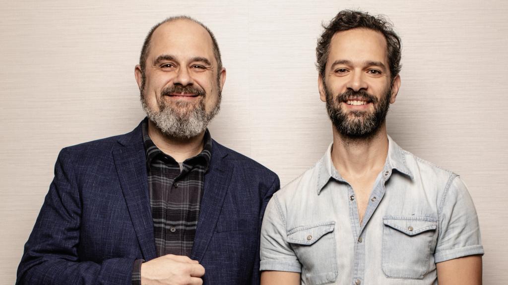 Craig Mazin y Neil Druckmann, creadores de la serie The Last of Us.