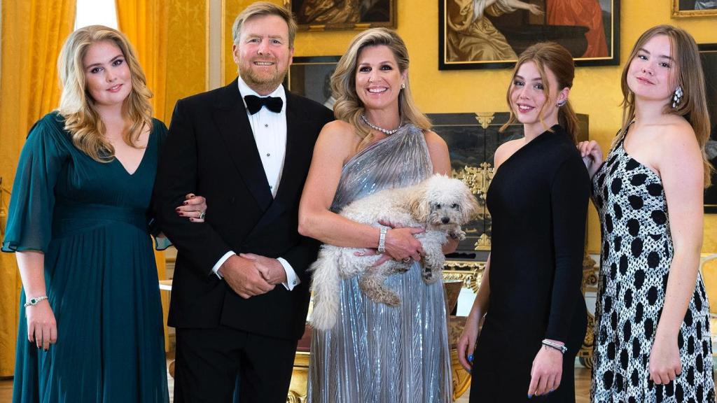 La Familia Real de Holanda felicita la Navidad con este posado.