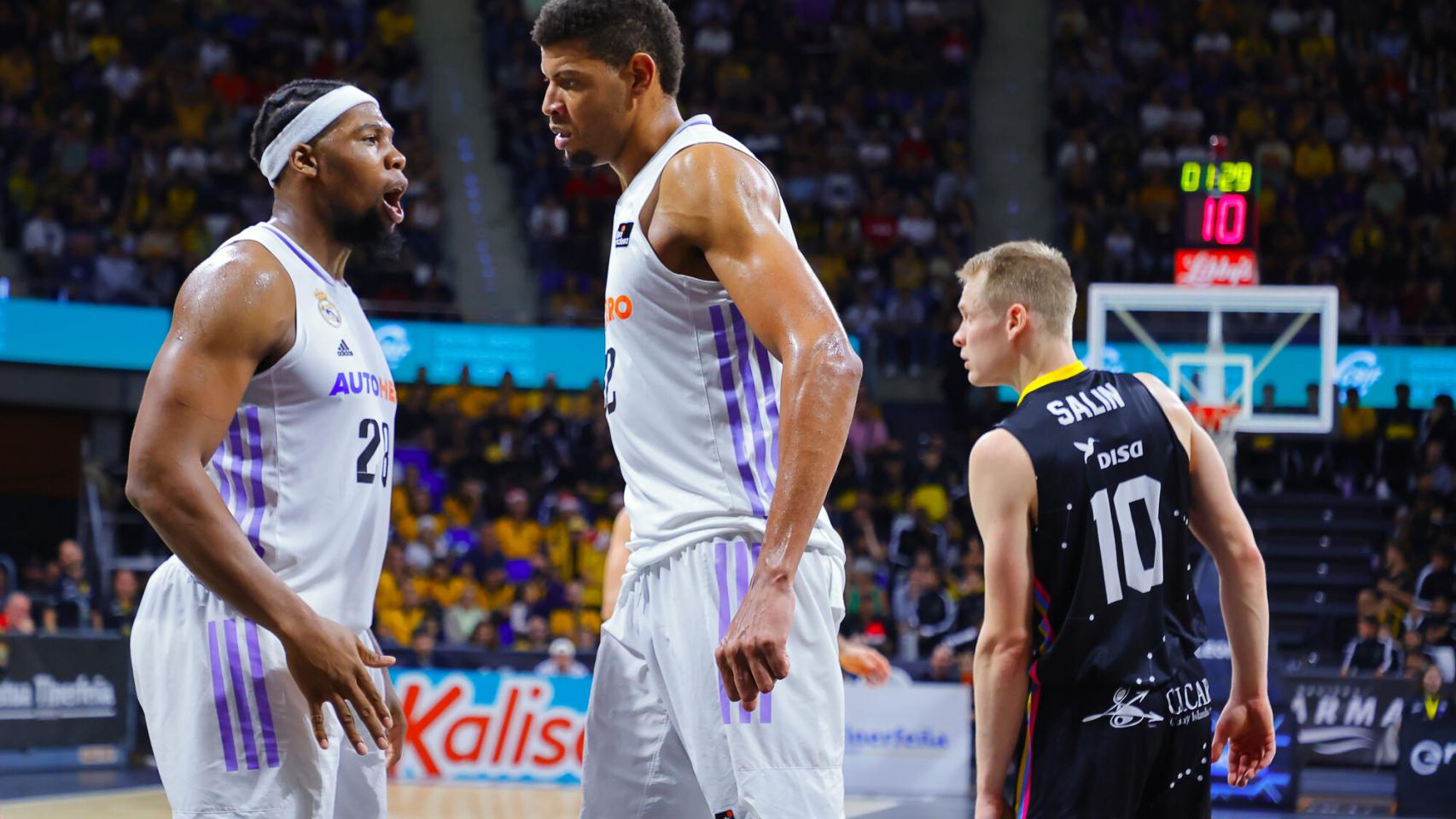 Walter Tavares y Yabusele en la victoria del Real Madrid al Lenovo Tenerife