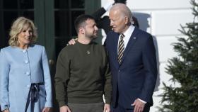 El presidente de Ucrania, Volodimir Zelenski, y el presidente de Estados Unidos, Joe Biden, junto con su esposa Jill Biden