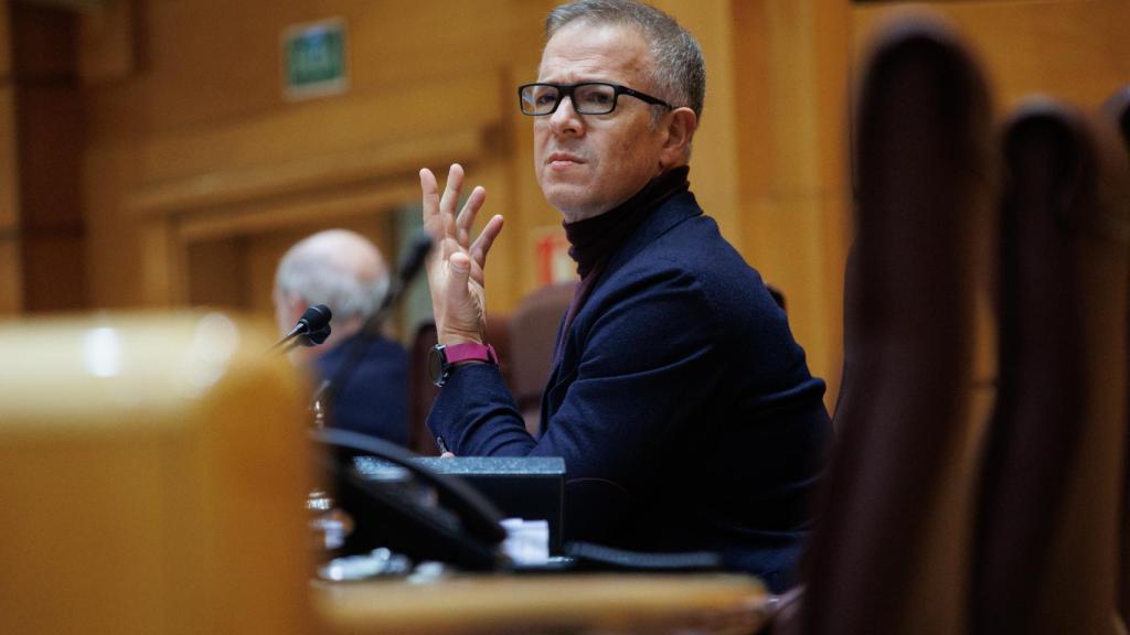 El presidente del Senado, Ander Gil, durante la sesión plenaria en el Senado de este jueves.