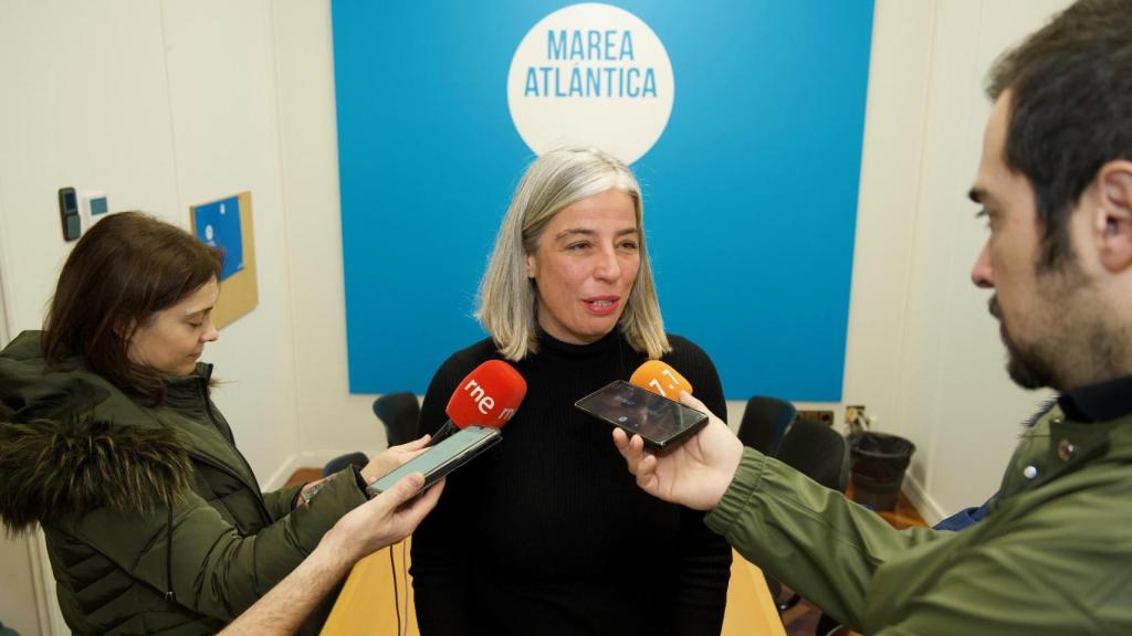 La portavoz de Marea Atlántica, María García, durante una rueda de prensa.